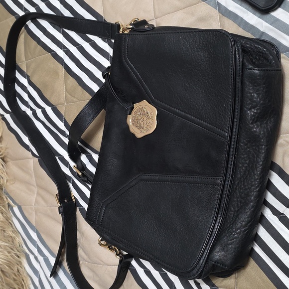 VINCE CAMUTO IPAD CROSSBODY LEATHER - Picture 2 of 10